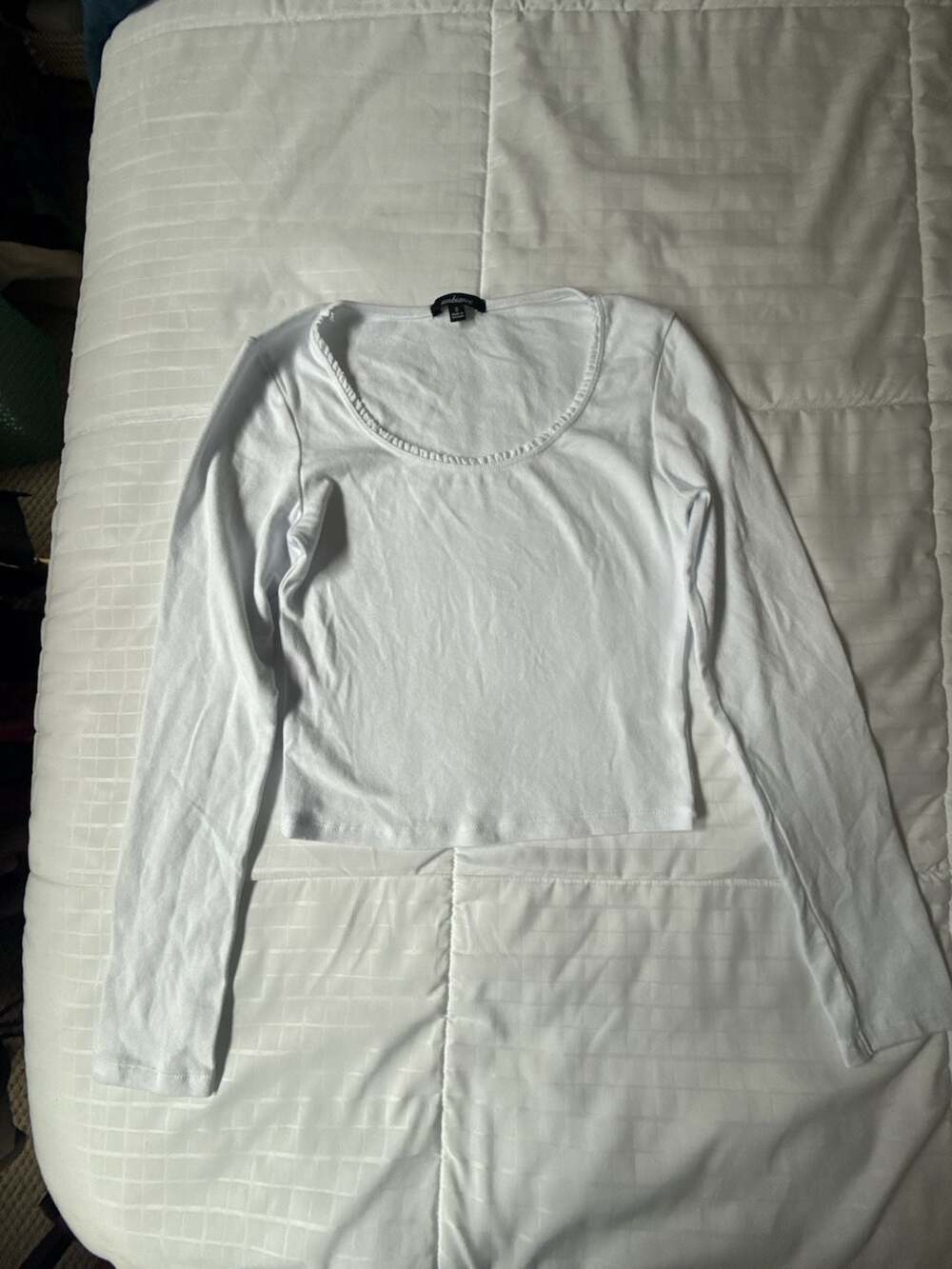 Ambiance Long Sleeve Scoop Neck Crop Top Size S White